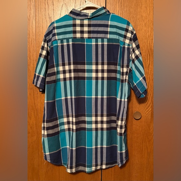 Old Navy Men’s Poplin Plaid Shirt - Picture 2 of 2